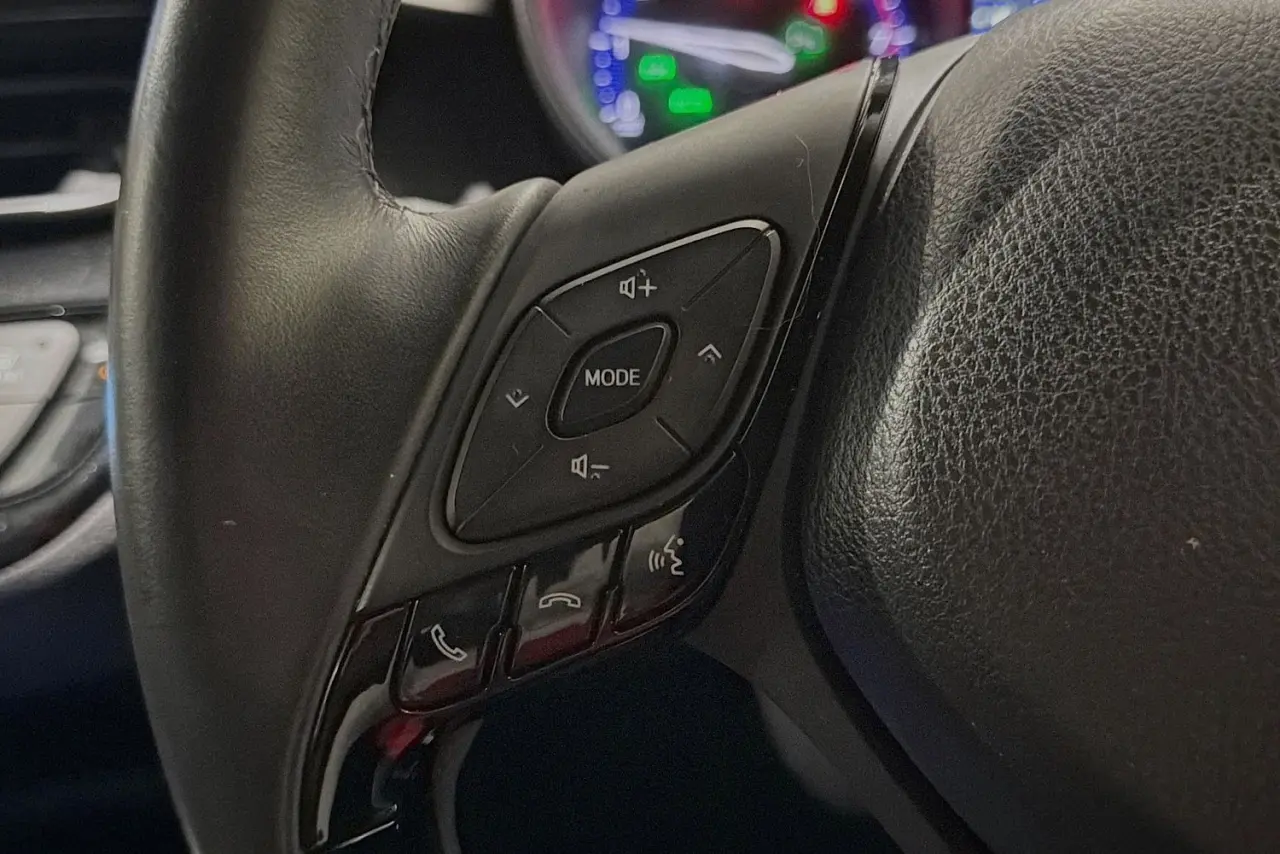 2019 Toyota C-HR Gallery Image 19