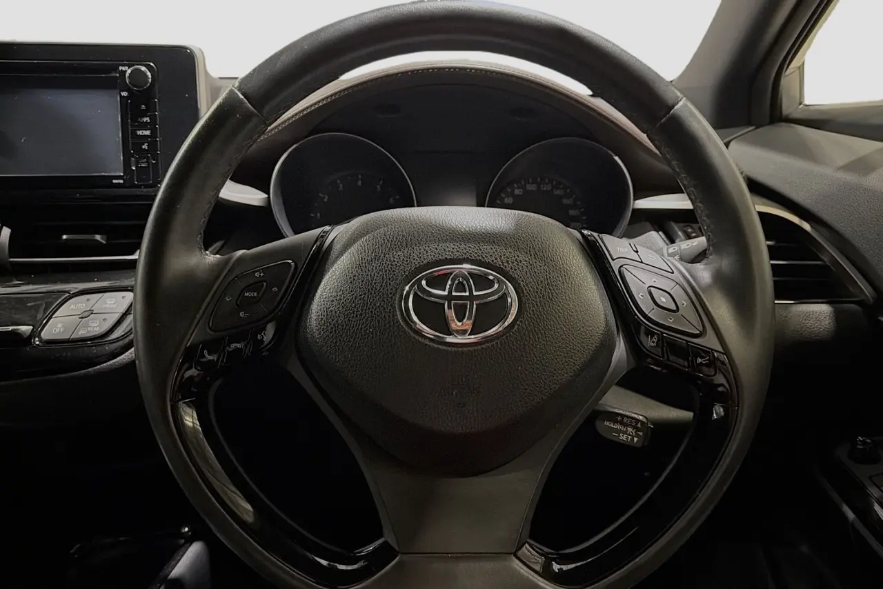 2019 Toyota C-HR Gallery Image 21