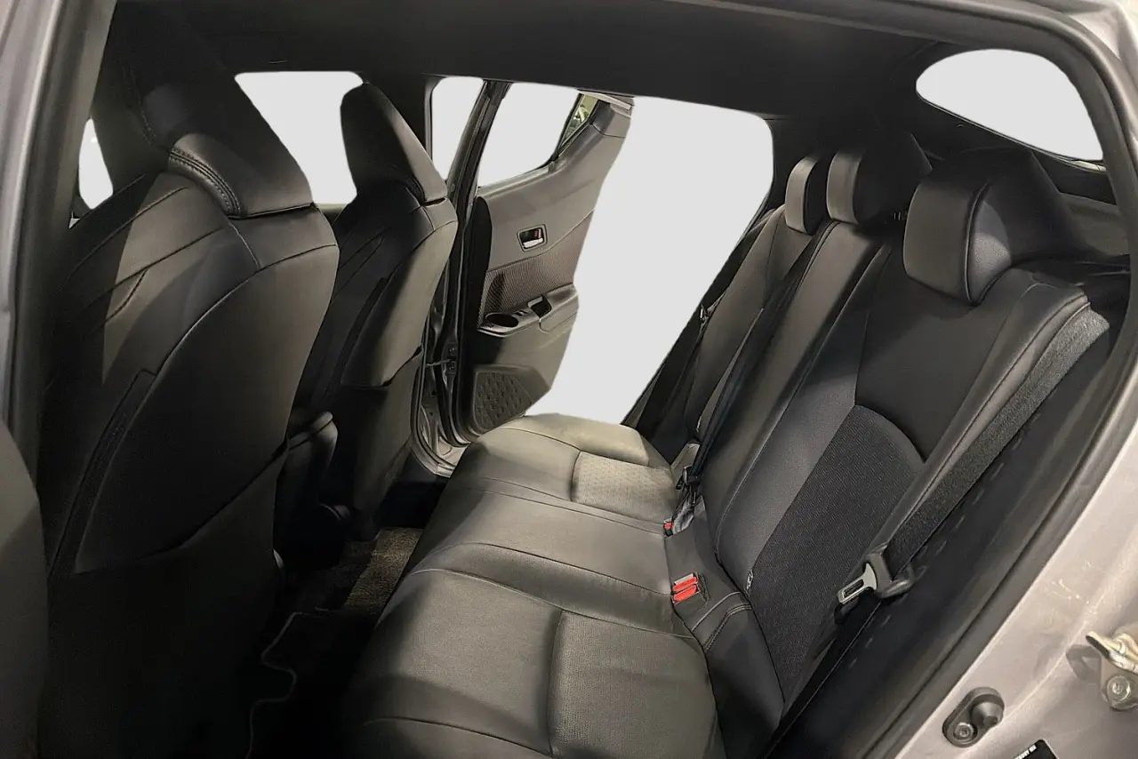 2019 Toyota C-HR Gallery Image 26