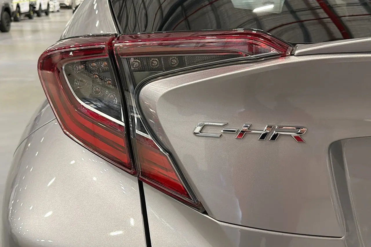 2019 Toyota C-HR Gallery Image 8