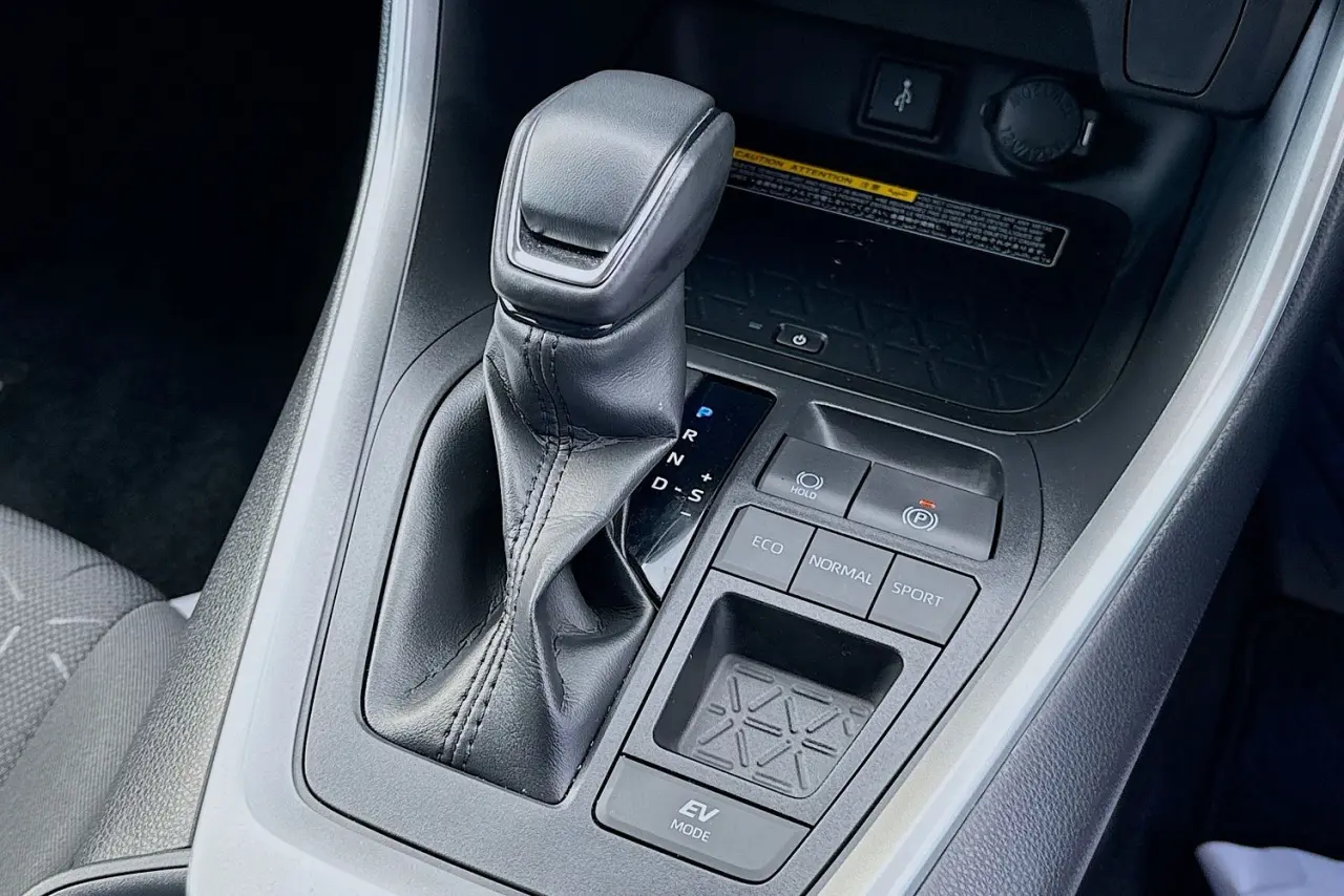 2021 Toyota RAV4 Gallery Image 17