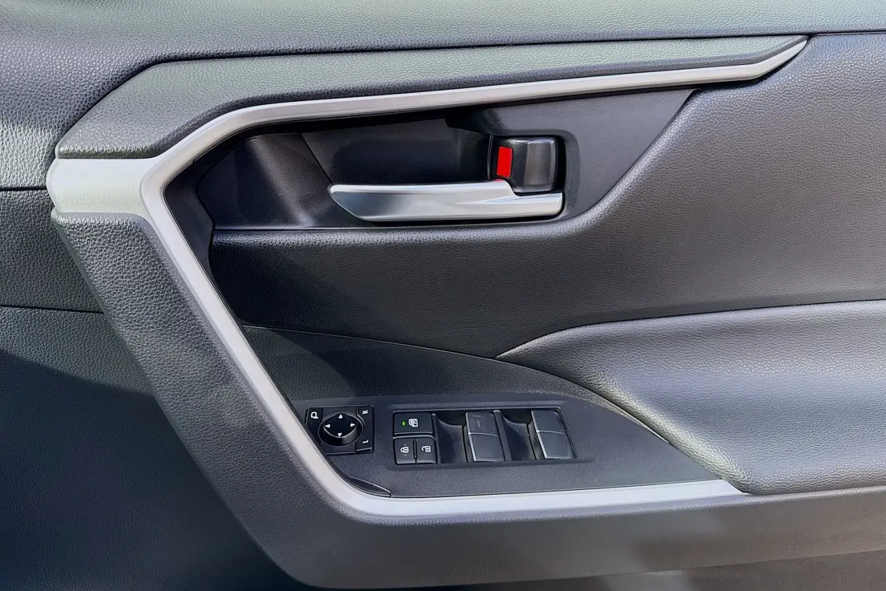2021 Toyota RAV4 Gallery Image 23