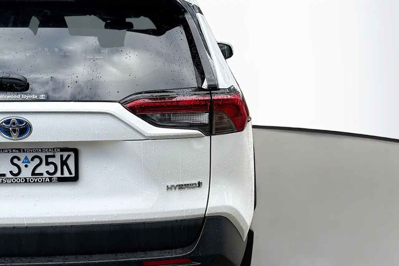 2021 Toyota RAV4 Gallery Image 9
