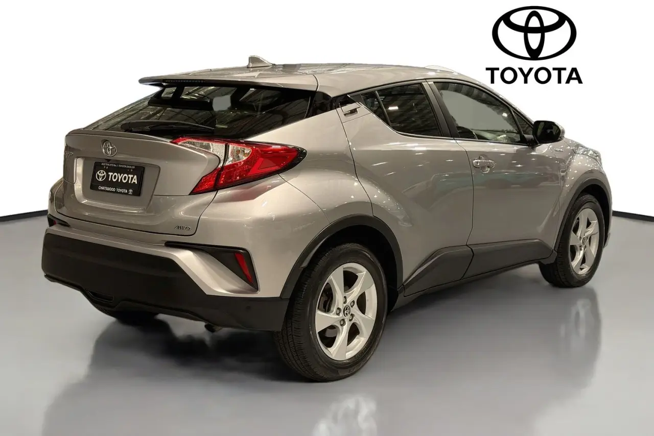 2018 Toyota C-HR Gallery Image 10