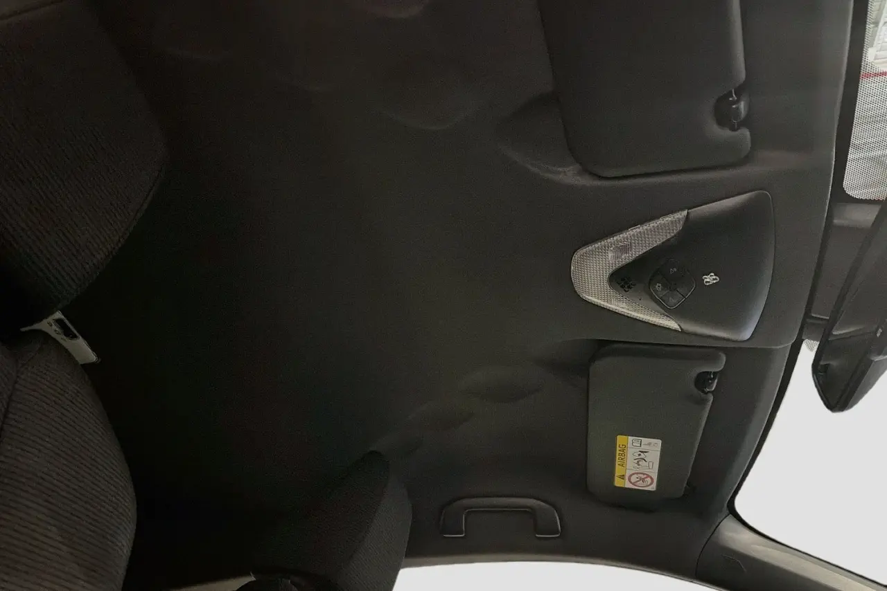 2018 Toyota C-HR Gallery Image 12
