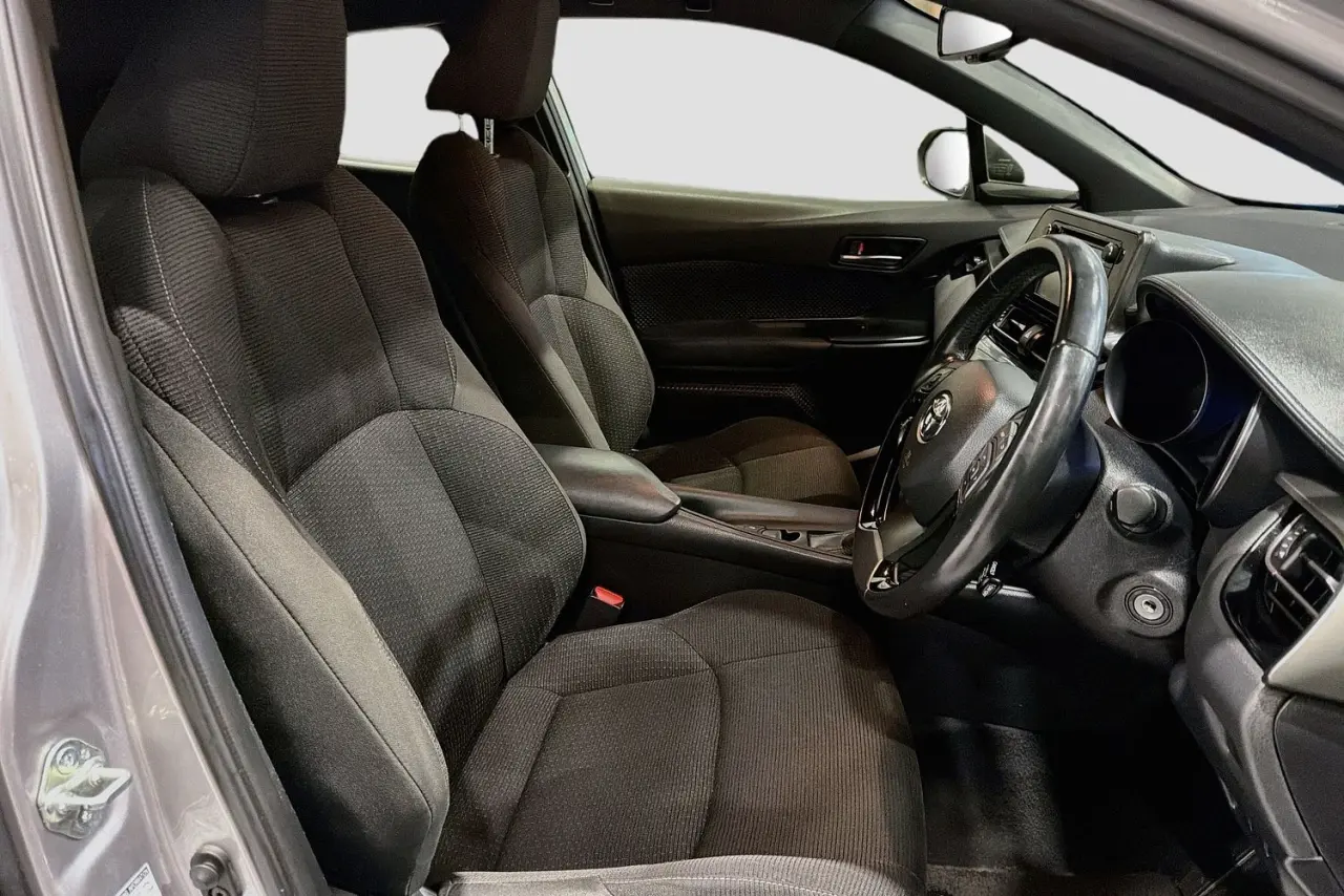 2018 Toyota C-HR Gallery Image 13