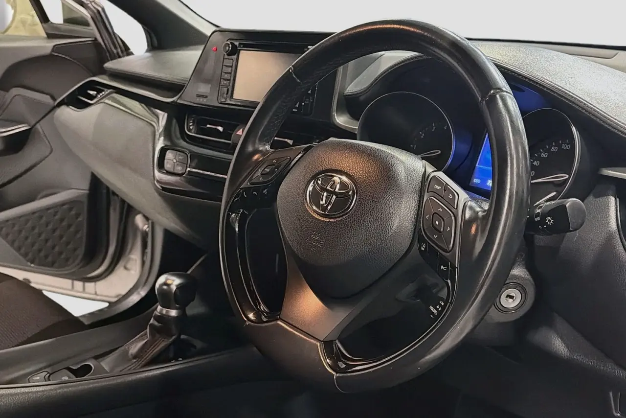 2018 Toyota C-HR Gallery Image 14