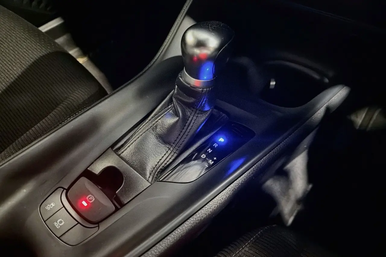 2018 Toyota C-HR Gallery Image 18