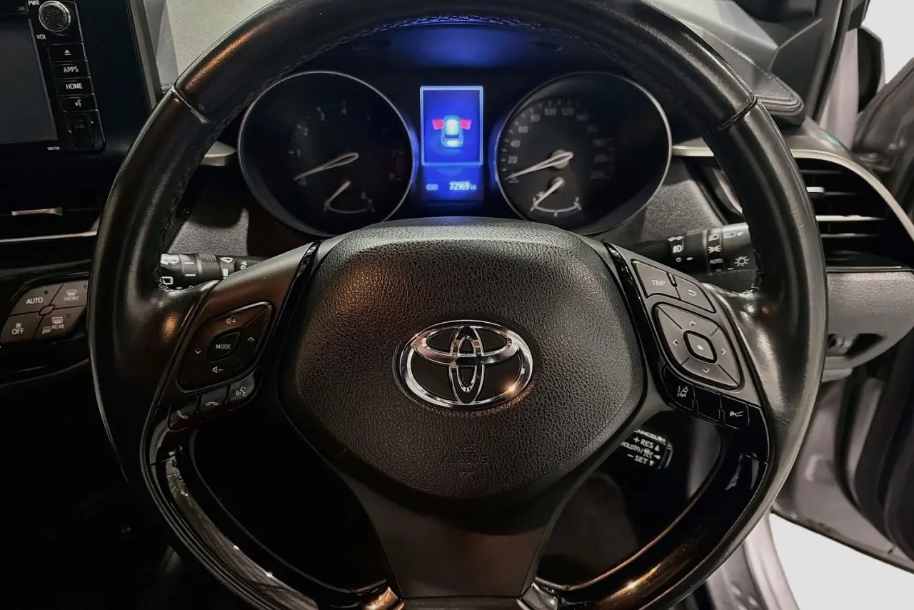 2018 Toyota C-HR Gallery Image 21