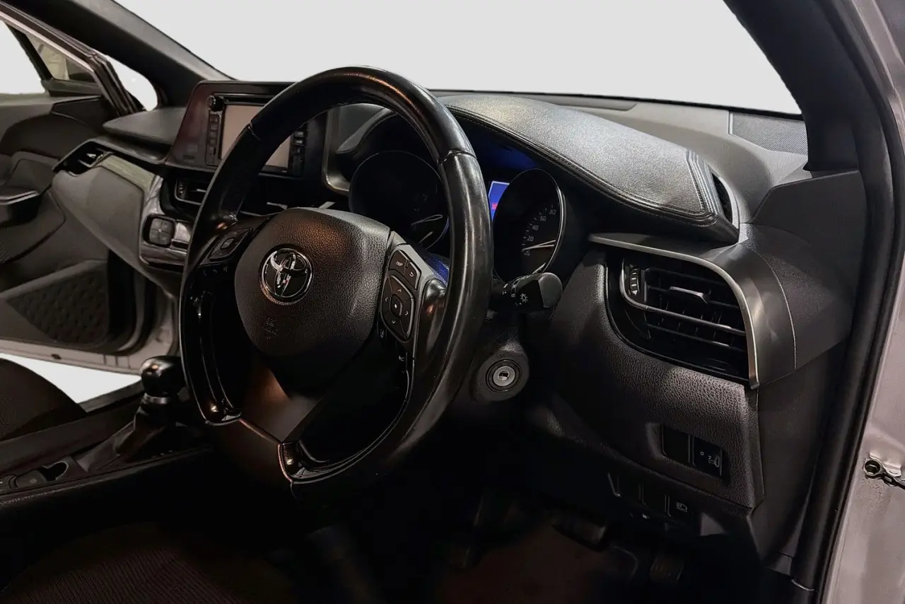 2018 Toyota C-HR Gallery Image 23