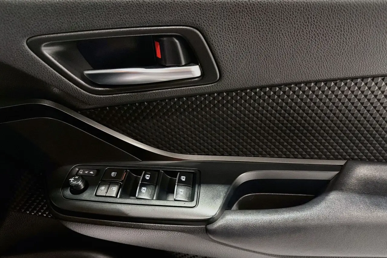 2018 Toyota C-HR Gallery Image 24