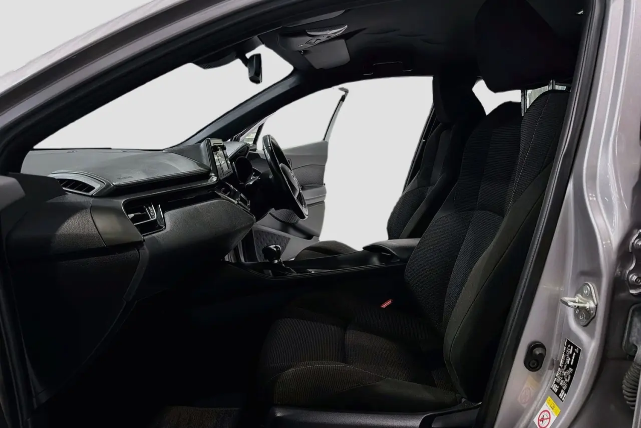2018 Toyota C-HR Gallery Image 25