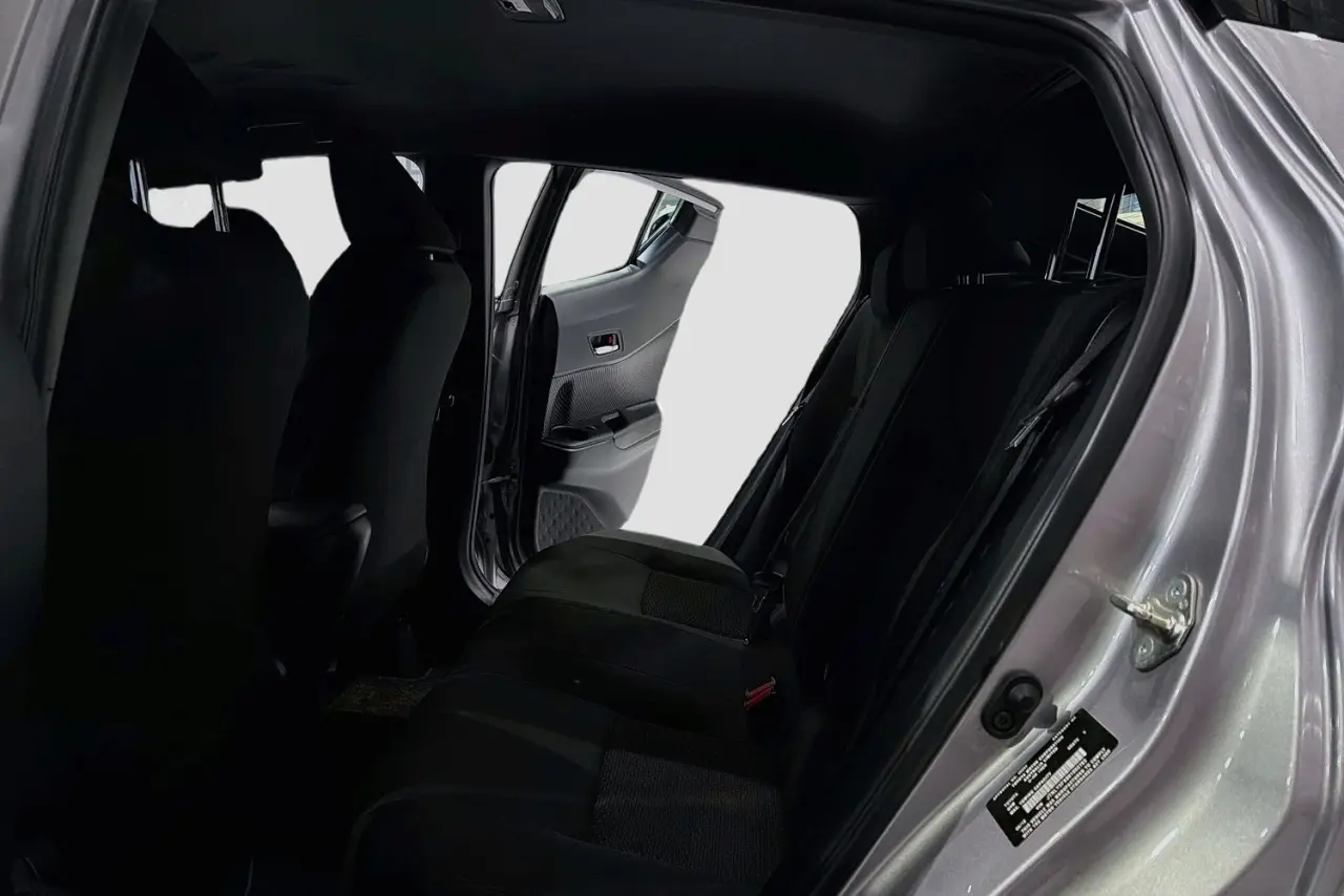 2018 Toyota C-HR Gallery Image 26