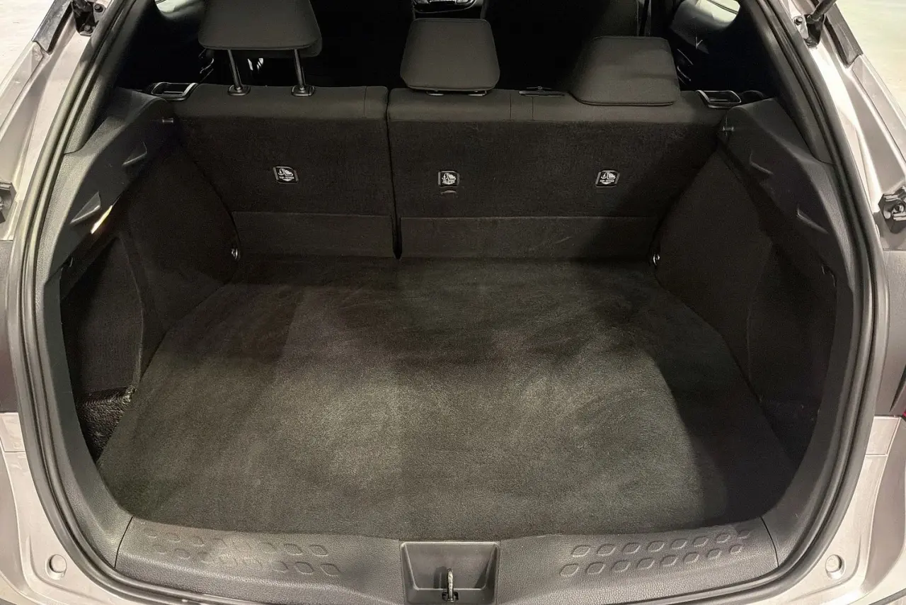 2018 Toyota C-HR Gallery Image 27