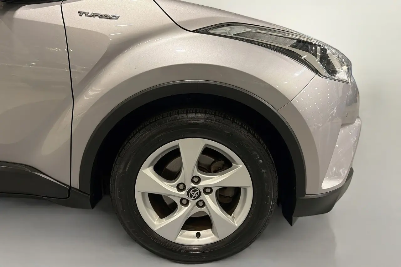 2018 Toyota C-HR Gallery Image 28