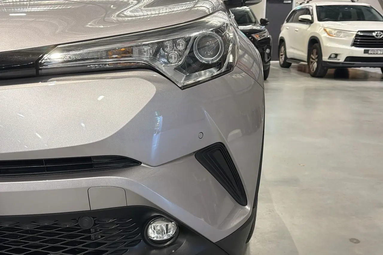 2018 Toyota C-HR Gallery Image 3