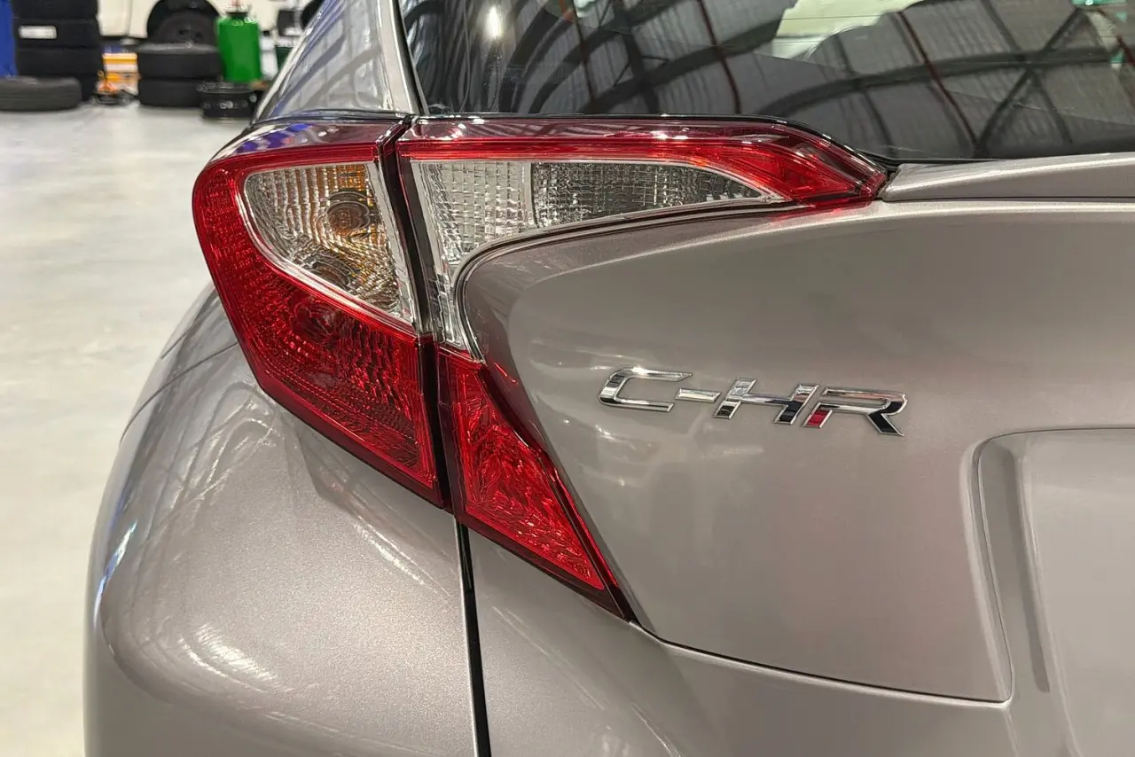 2018 Toyota C-HR Gallery Image 8
