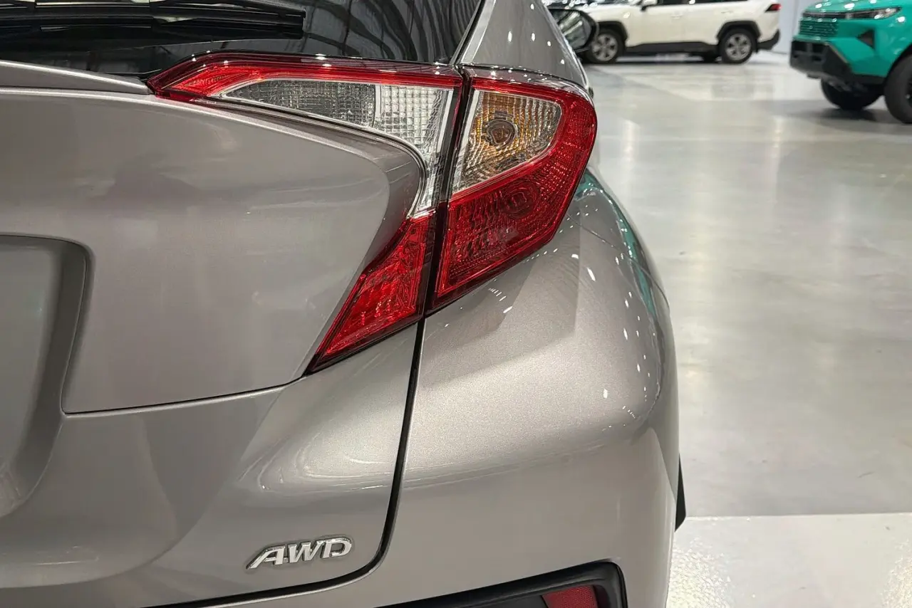 2018 Toyota C-HR Gallery Image 9
