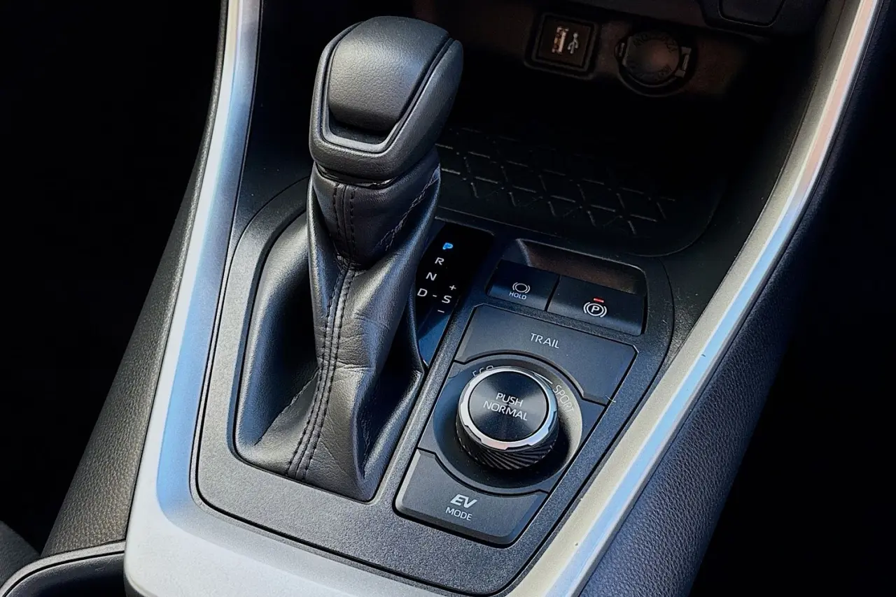 2024 Toyota RAV4 Gallery Image 16
