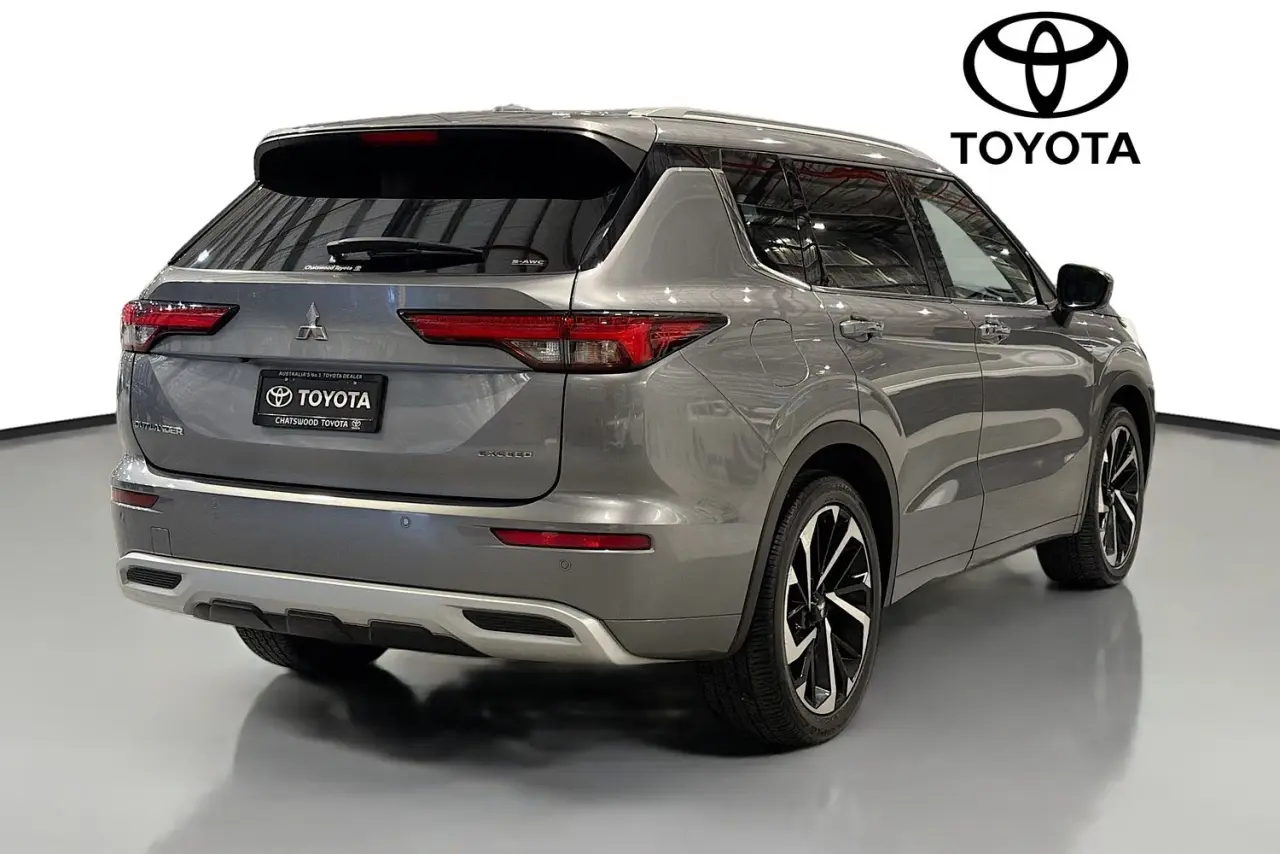 2023 Mitsubishi Outlander Gallery Image 10