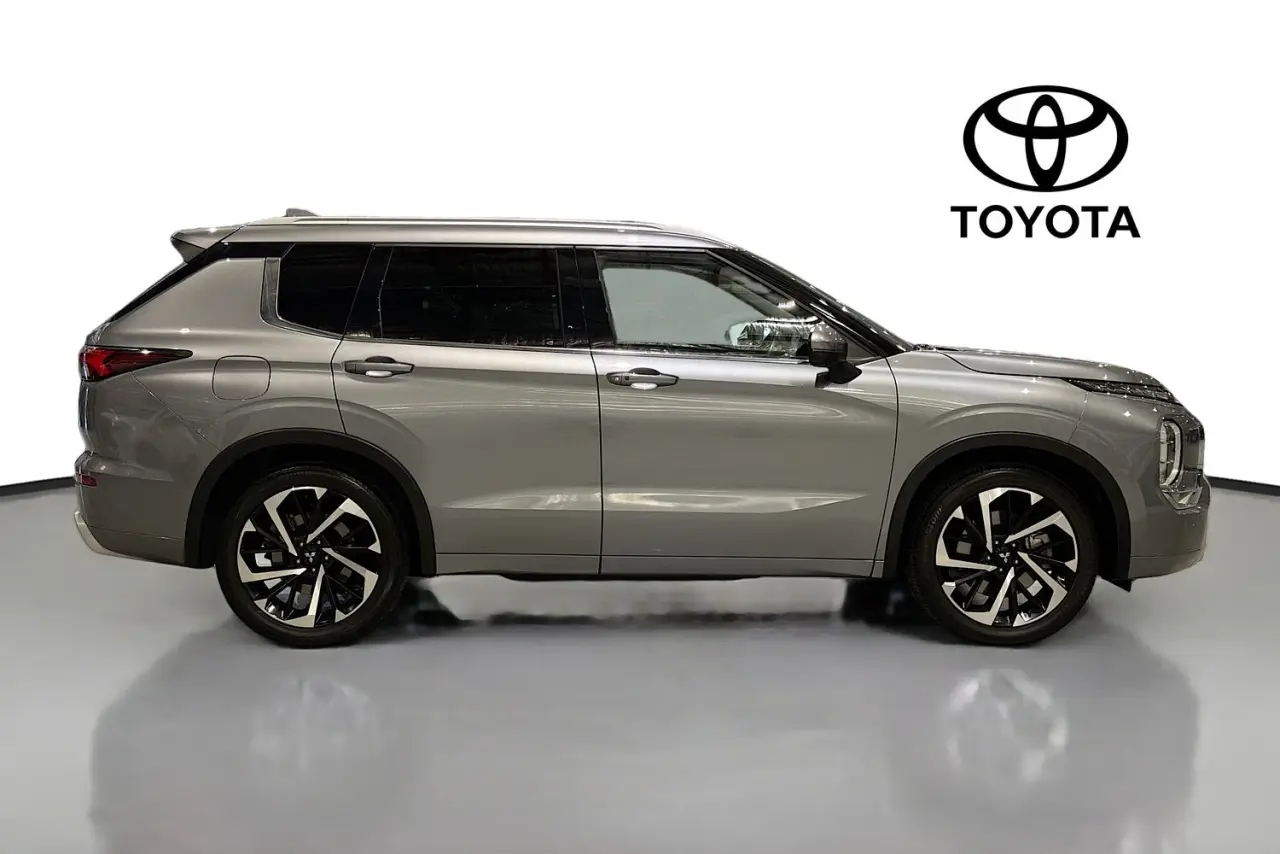 2023 Mitsubishi Outlander Gallery Image 11