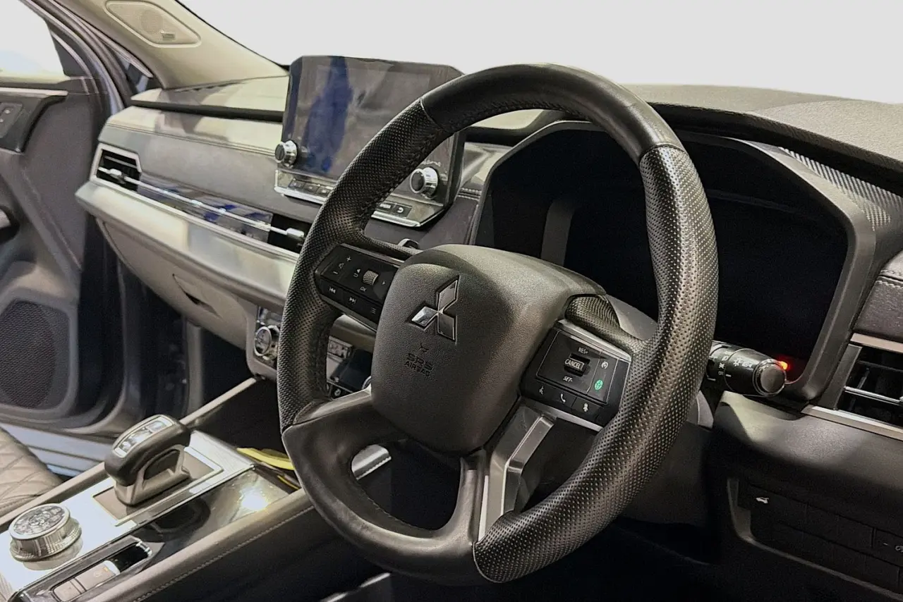 2023 Mitsubishi Outlander Gallery Image 14