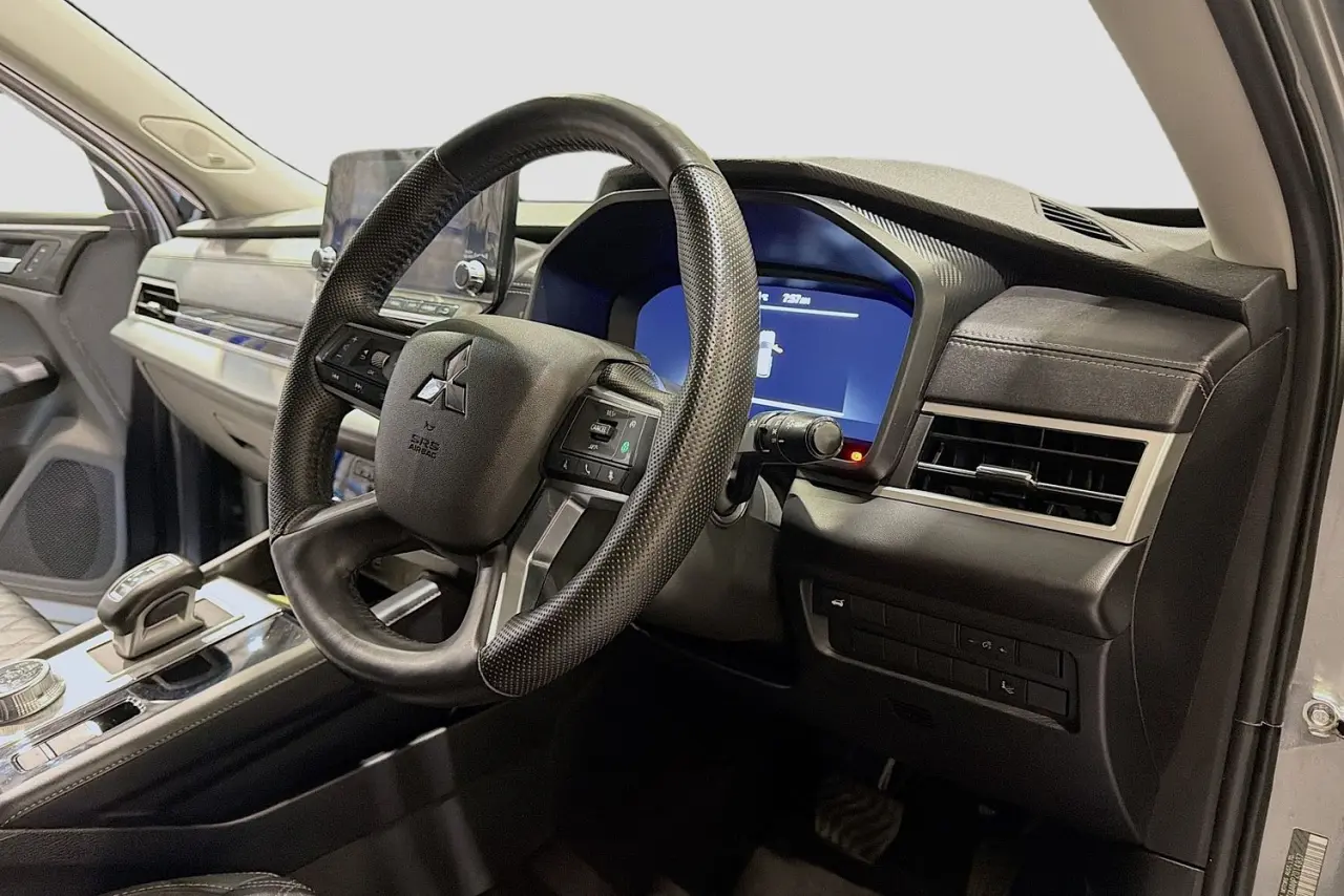 2023 Mitsubishi Outlander Gallery Image 23