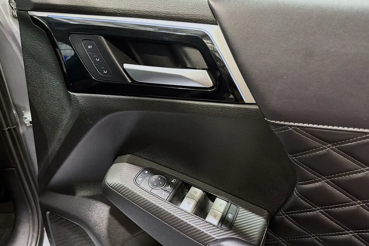 2023 Mitsubishi Outlander Gallery Image 24