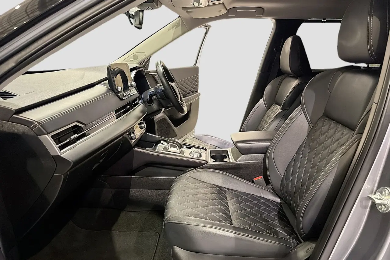 2023 Mitsubishi Outlander Gallery Image 25
