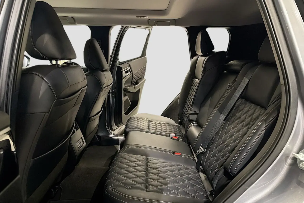2023 Mitsubishi Outlander Gallery Image 26