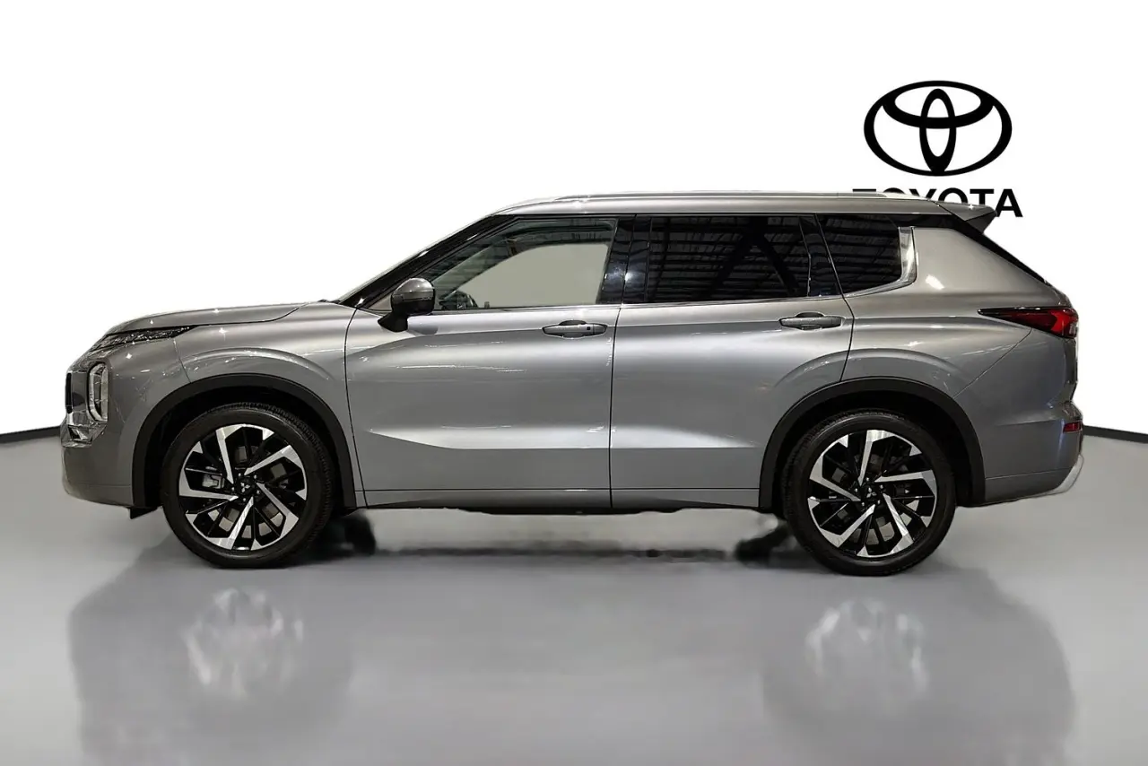 2023 Mitsubishi Outlander Gallery Image 5
