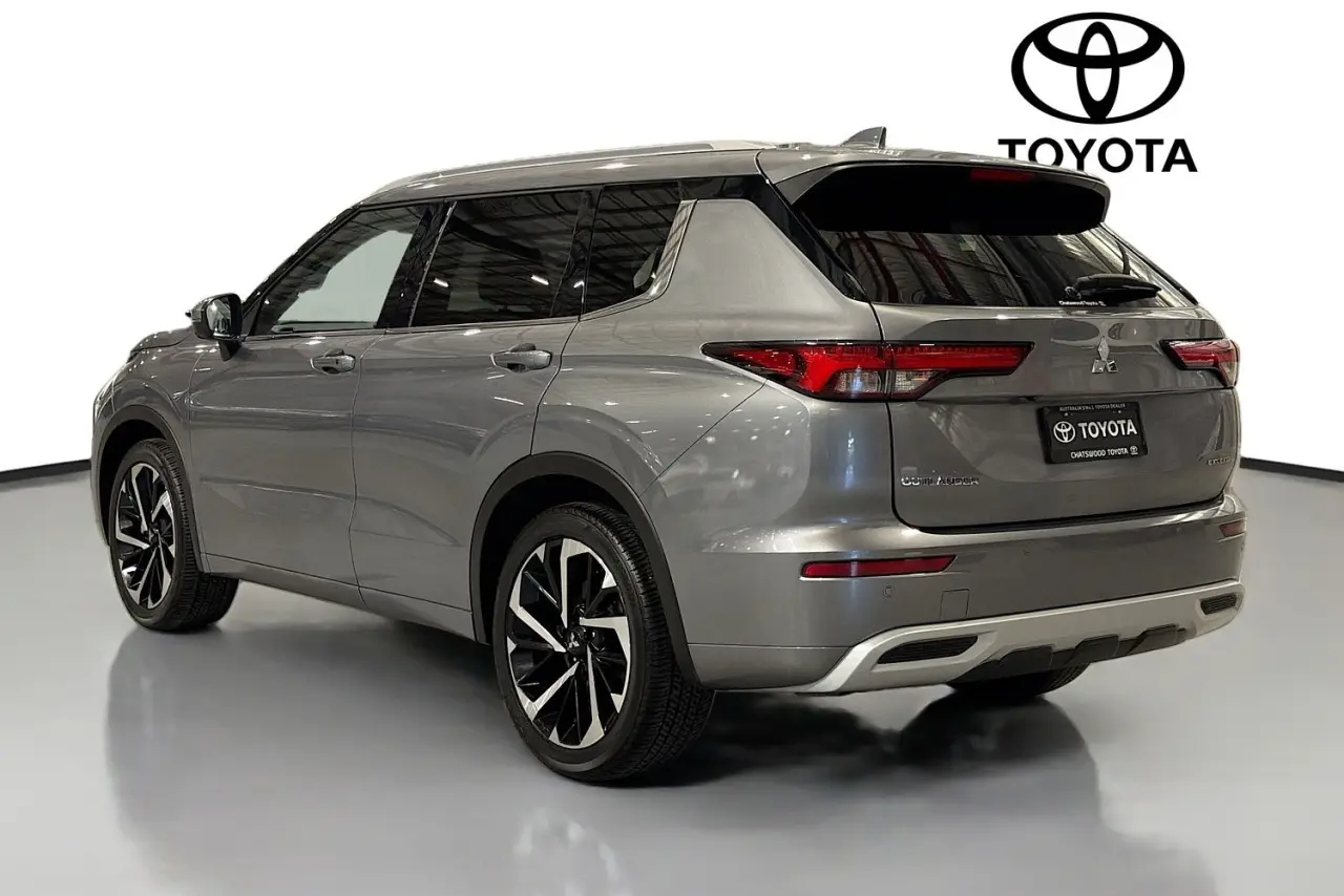 2023 Mitsubishi Outlander Gallery Image 6