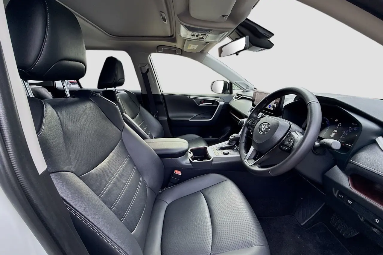 2025 Toyota RAV4 Gallery Image 13