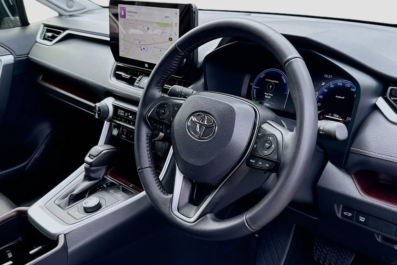 2025 Toyota RAV4 Gallery Image 14