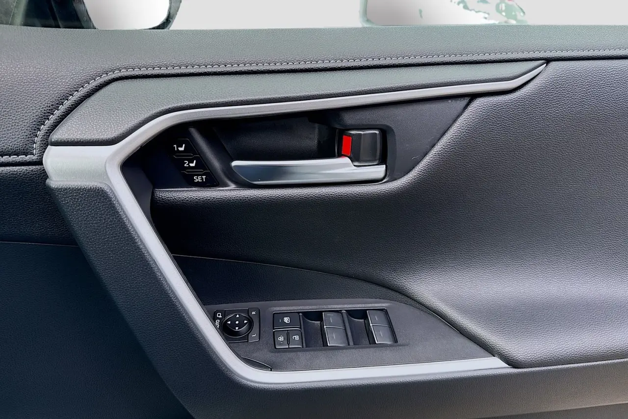 2025 Toyota RAV4 Gallery Image 24