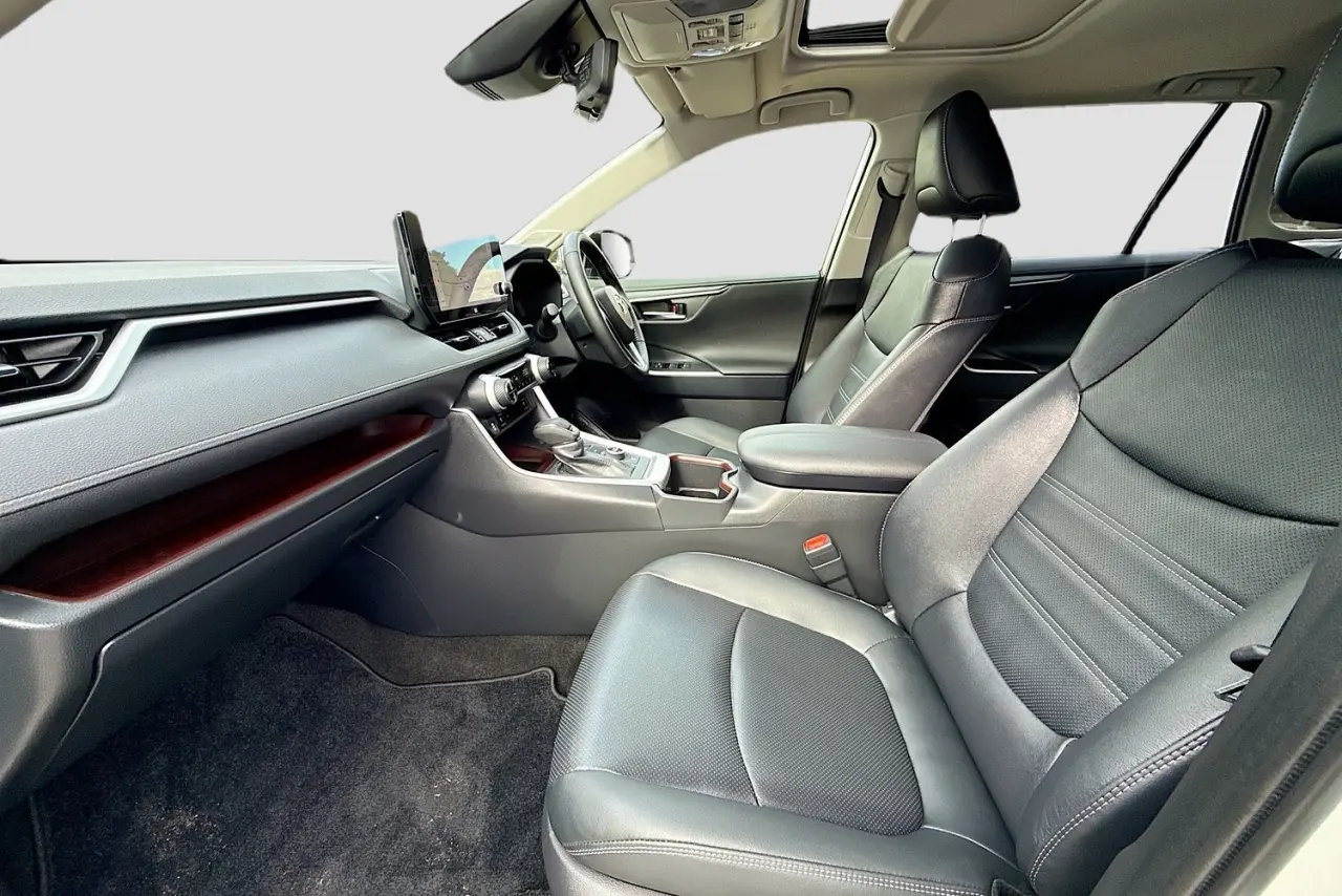 2025 Toyota RAV4 Gallery Image 25