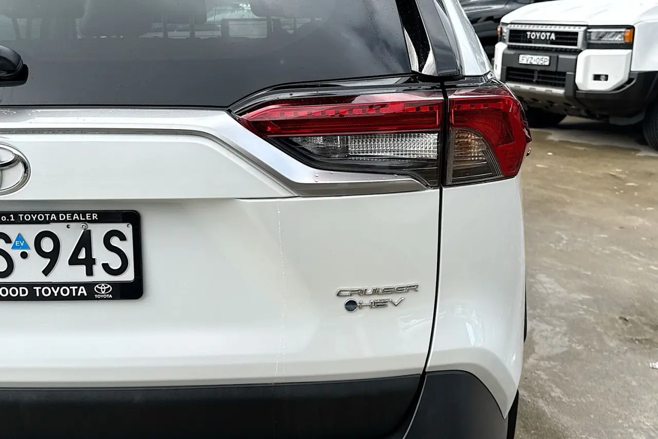 2025 Toyota RAV4 Gallery Image 9
