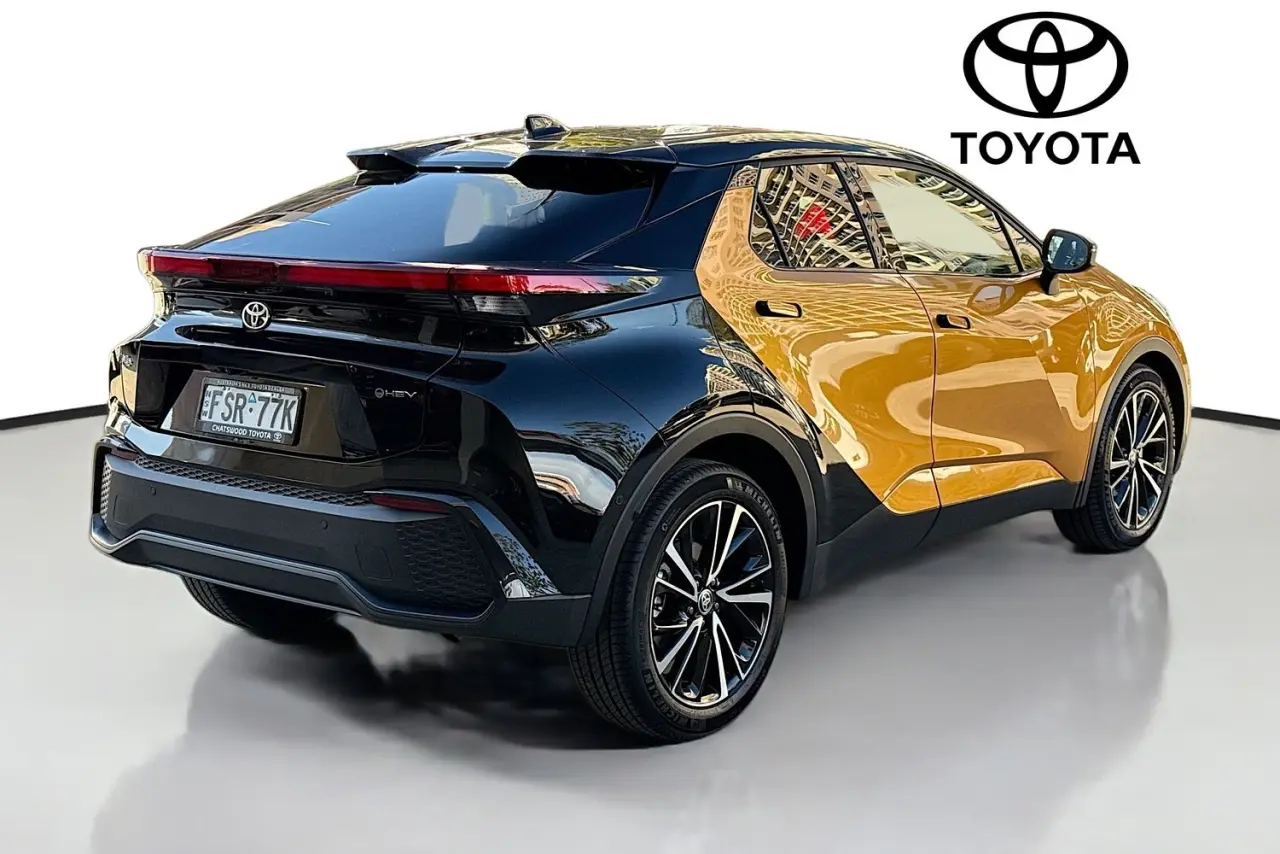2025 Toyota C-HR Gallery Image 10