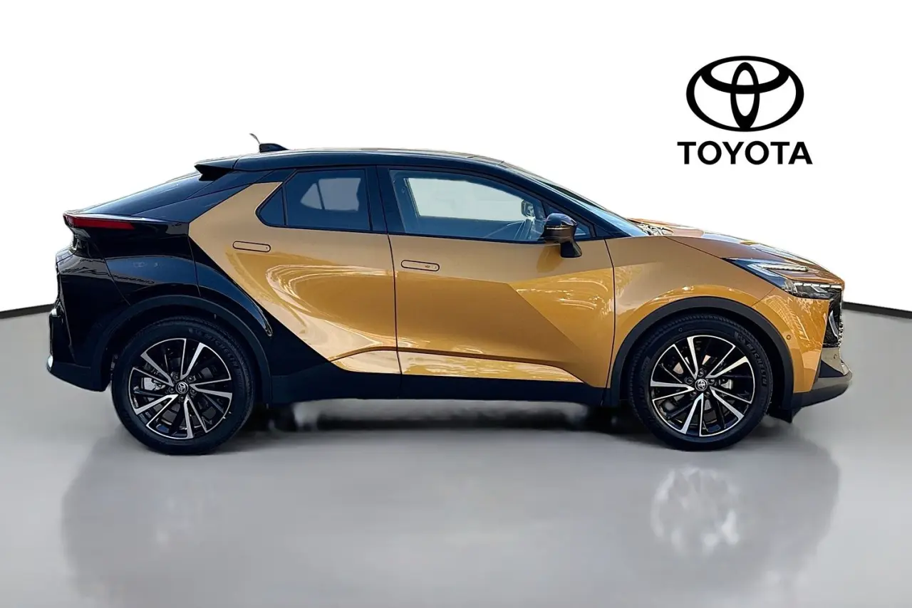 2025 Toyota C-HR Gallery Image 11