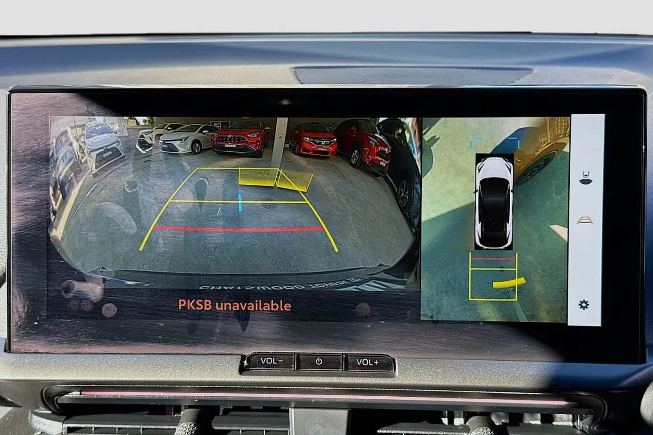 2025 Toyota C-HR Gallery Image 15