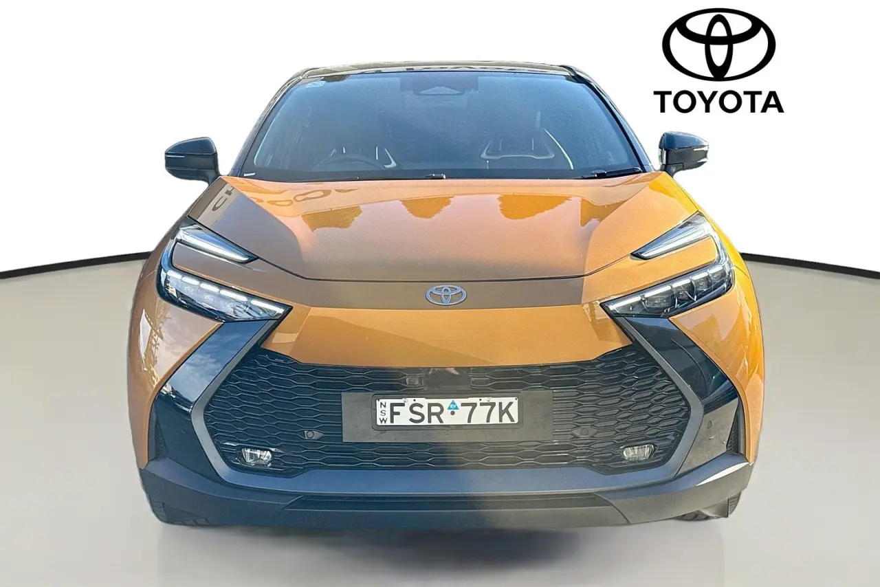 2025 Toyota C-HR Gallery Image 2