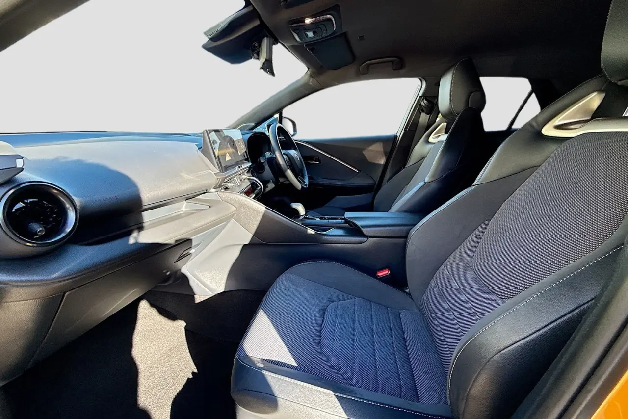 2025 Toyota C-HR Gallery Image 24