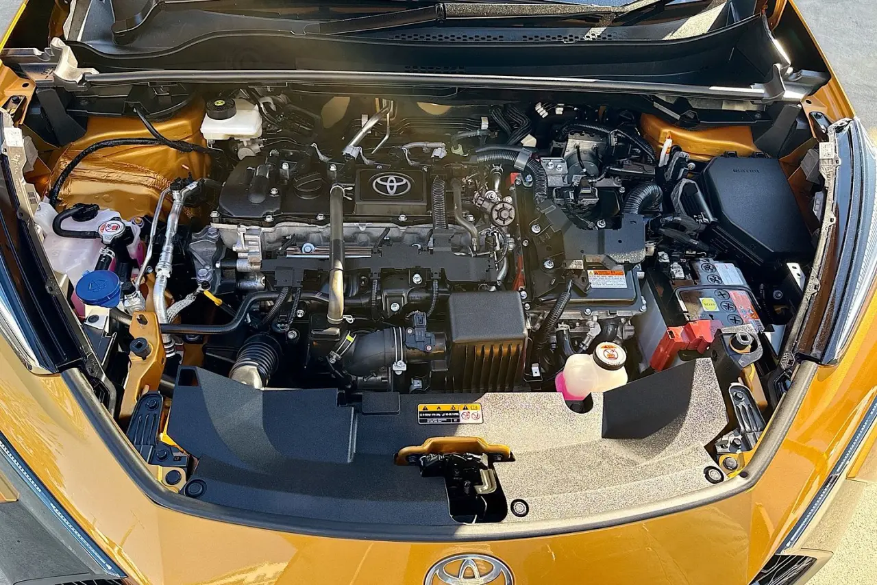 2025 Toyota C-HR Gallery Image 28
