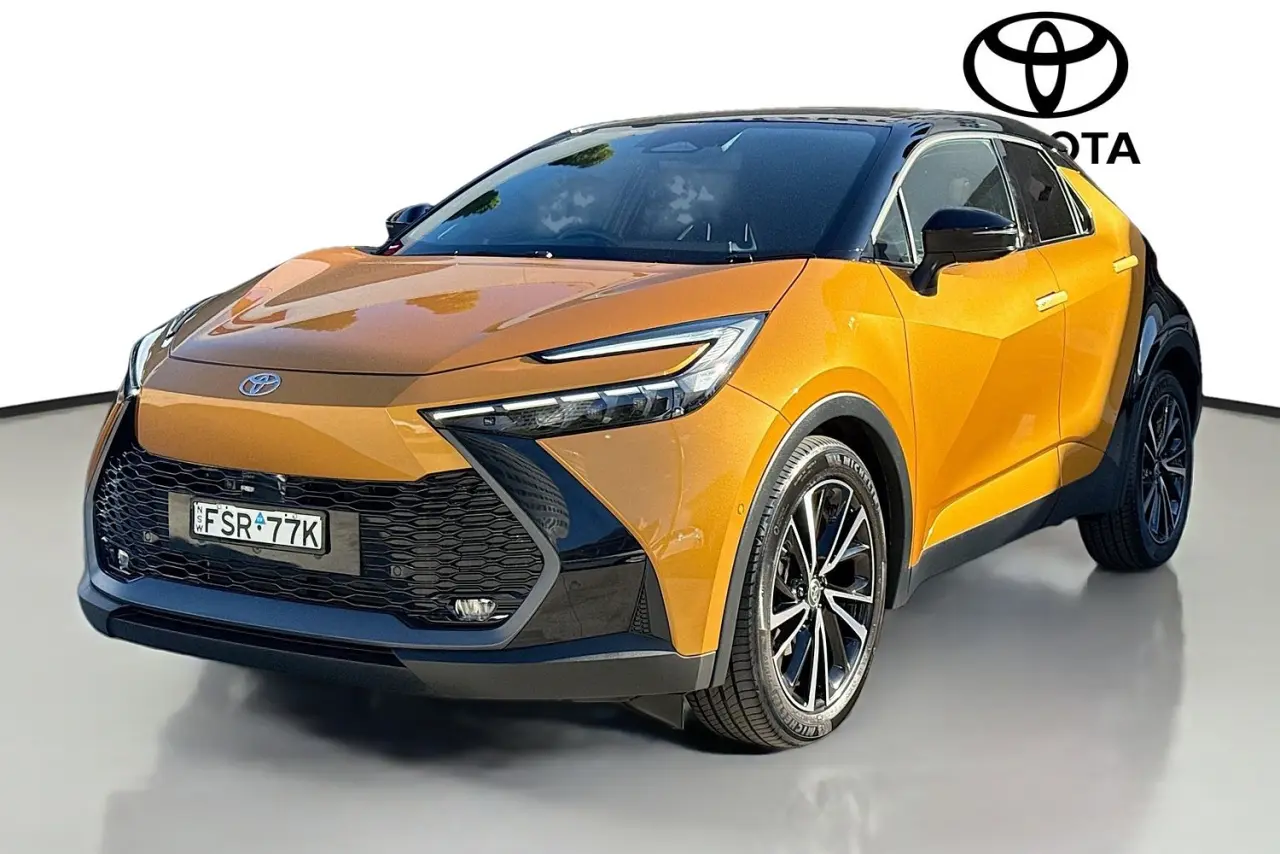 2025 Toyota C-HR Gallery Image 4