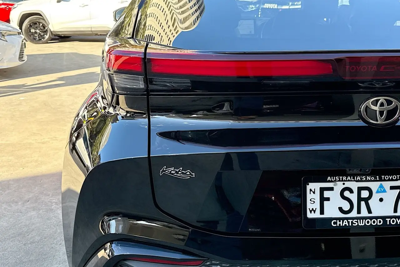 2025 Toyota C-HR Gallery Image 8