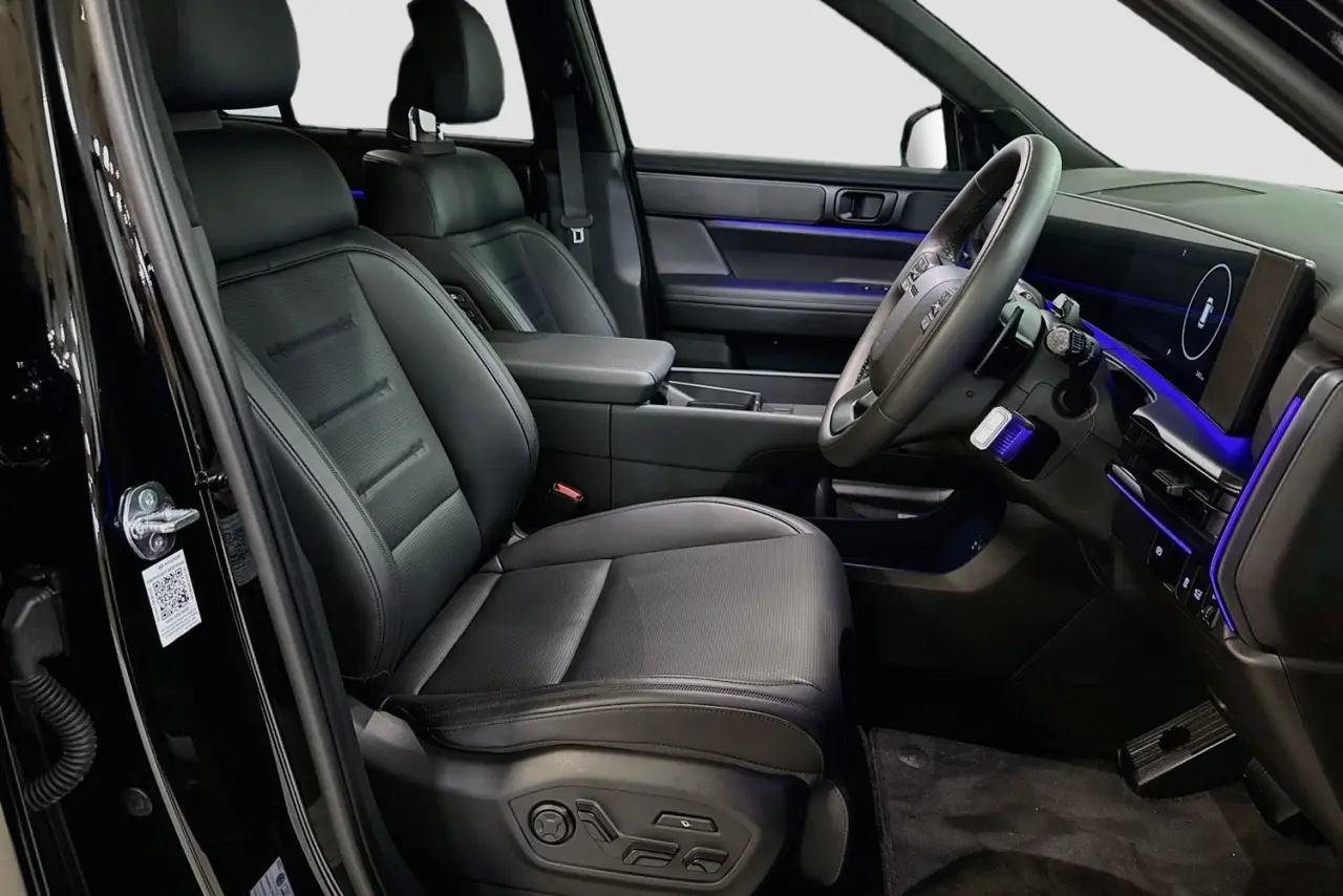 2025 Hyundai Santa Fe Gallery Image 13