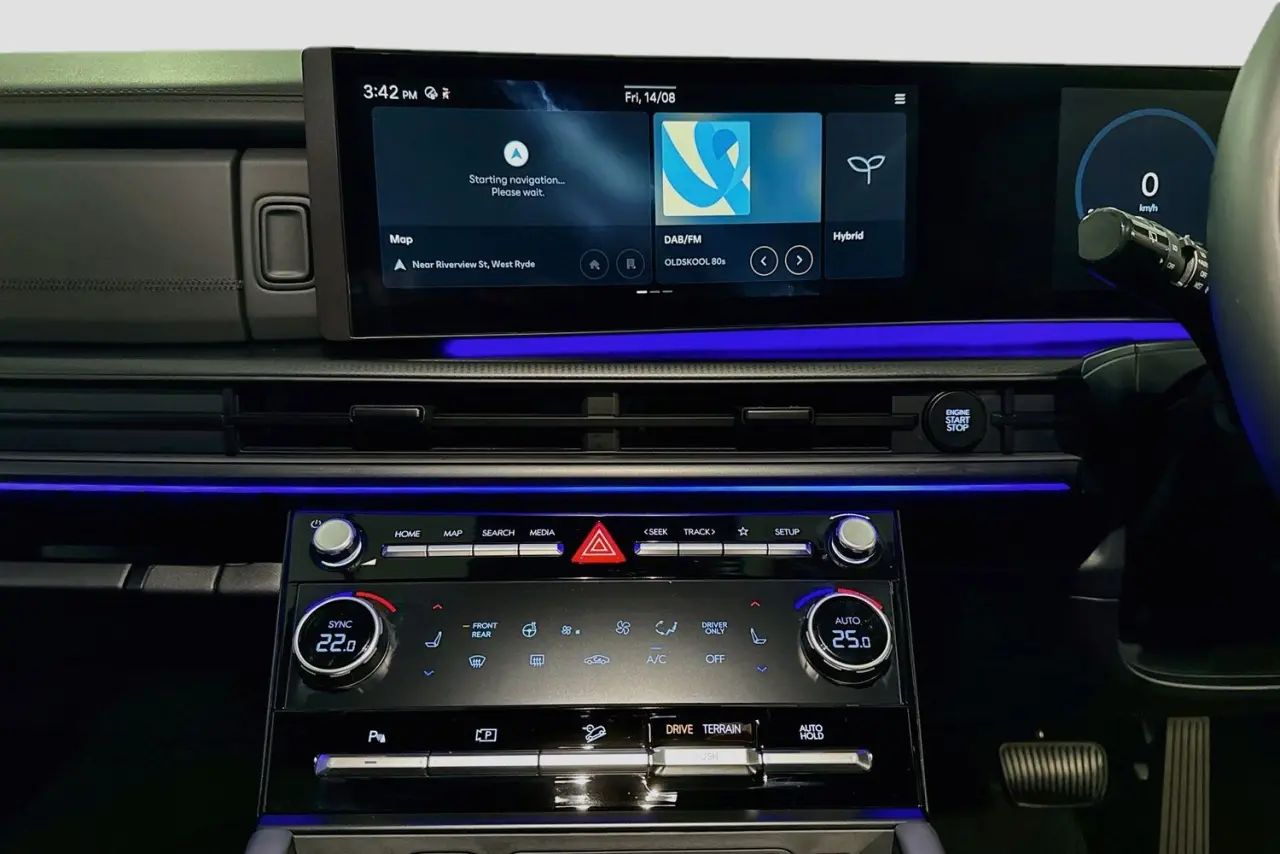 2025 Hyundai Santa Fe Gallery Image 15