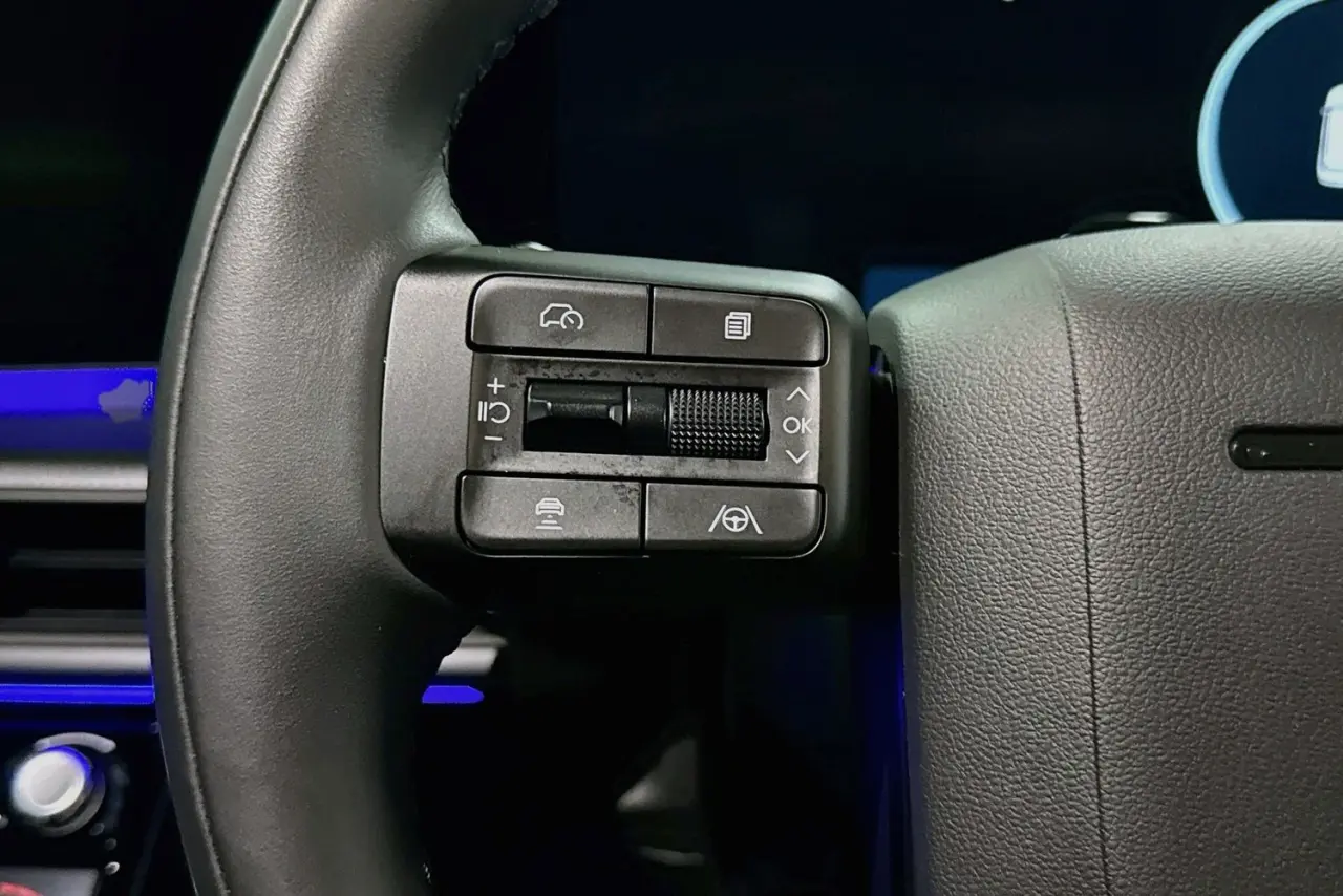 2025 Hyundai Santa Fe Gallery Image 19