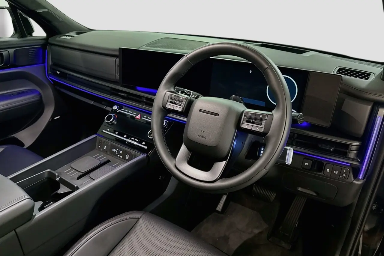 2025 Hyundai Santa Fe Gallery Image 23