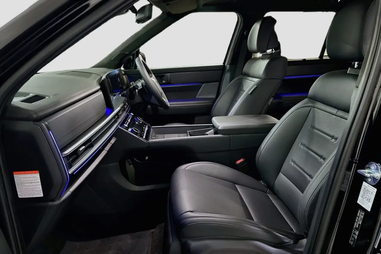 2025 Hyundai Santa Fe Gallery Image 25